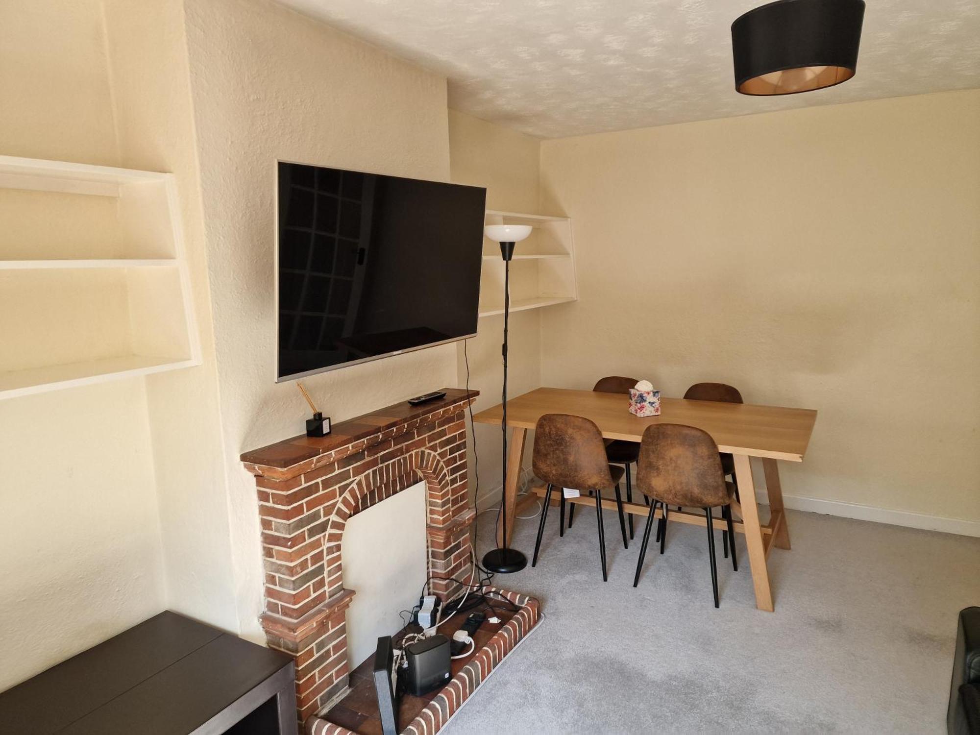 Millmead Apartment In Central Guildford With Parking Eksteriør billede